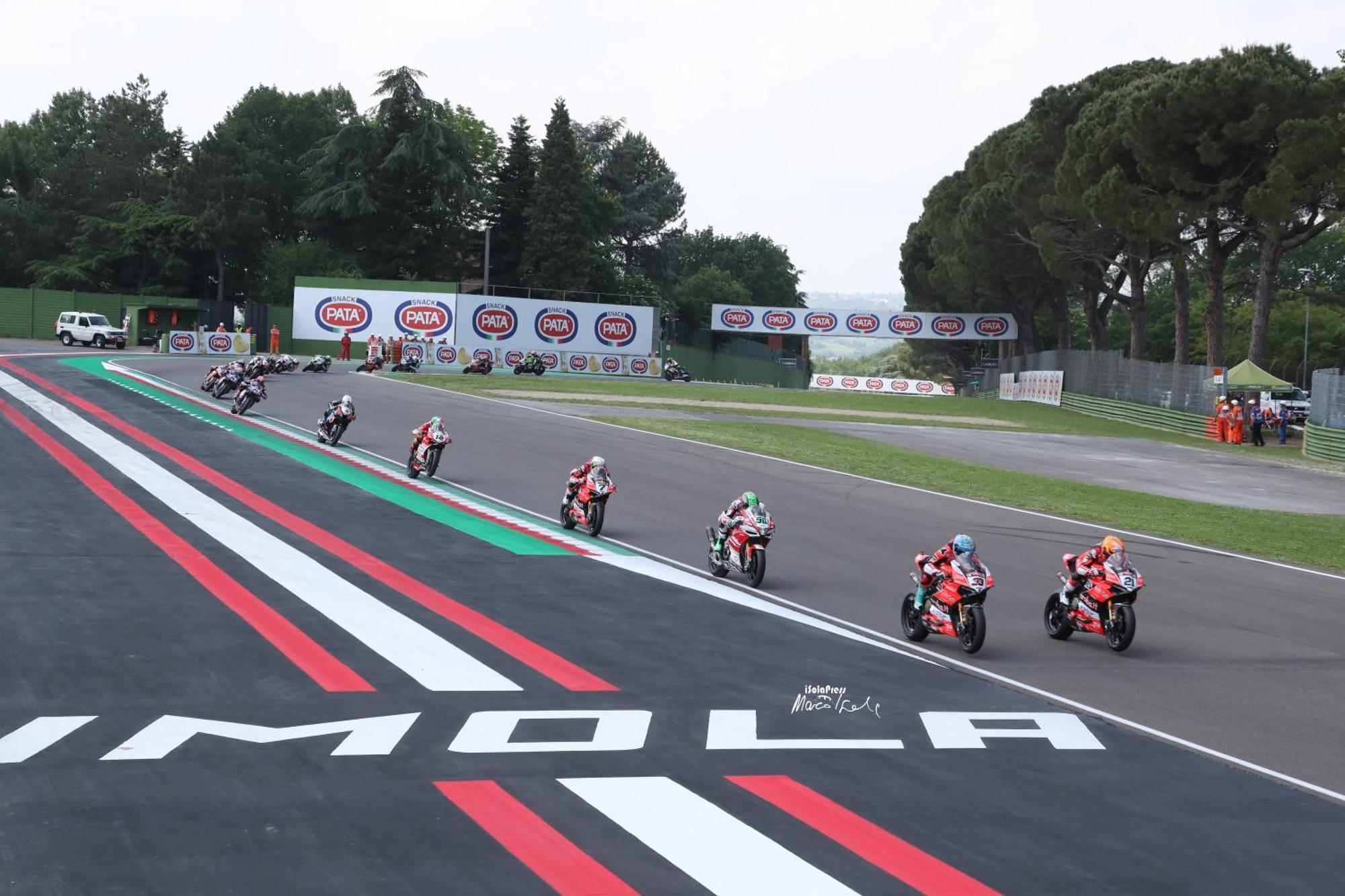 Апартаменты Le Due Corti Centro Storico - Autodromo Имола Экстерьер фото